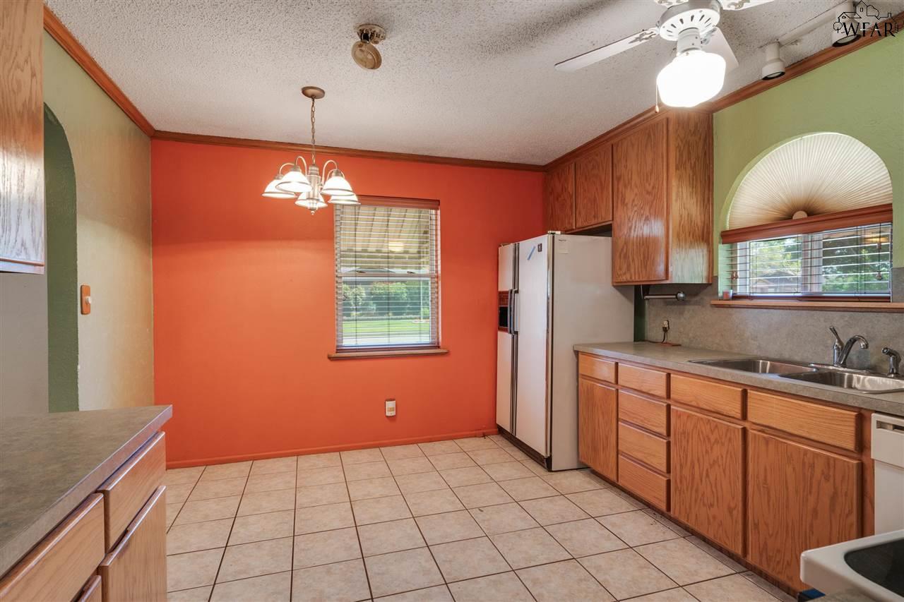 901 Dosia Drive, Iowa Park, Texas image 12