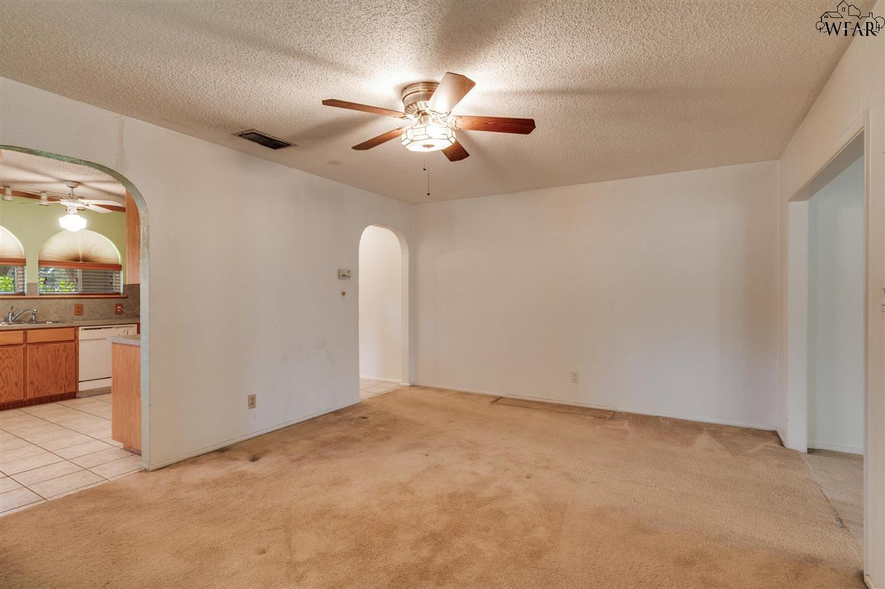 901 Dosia Drive, Iowa Park, Texas image 7