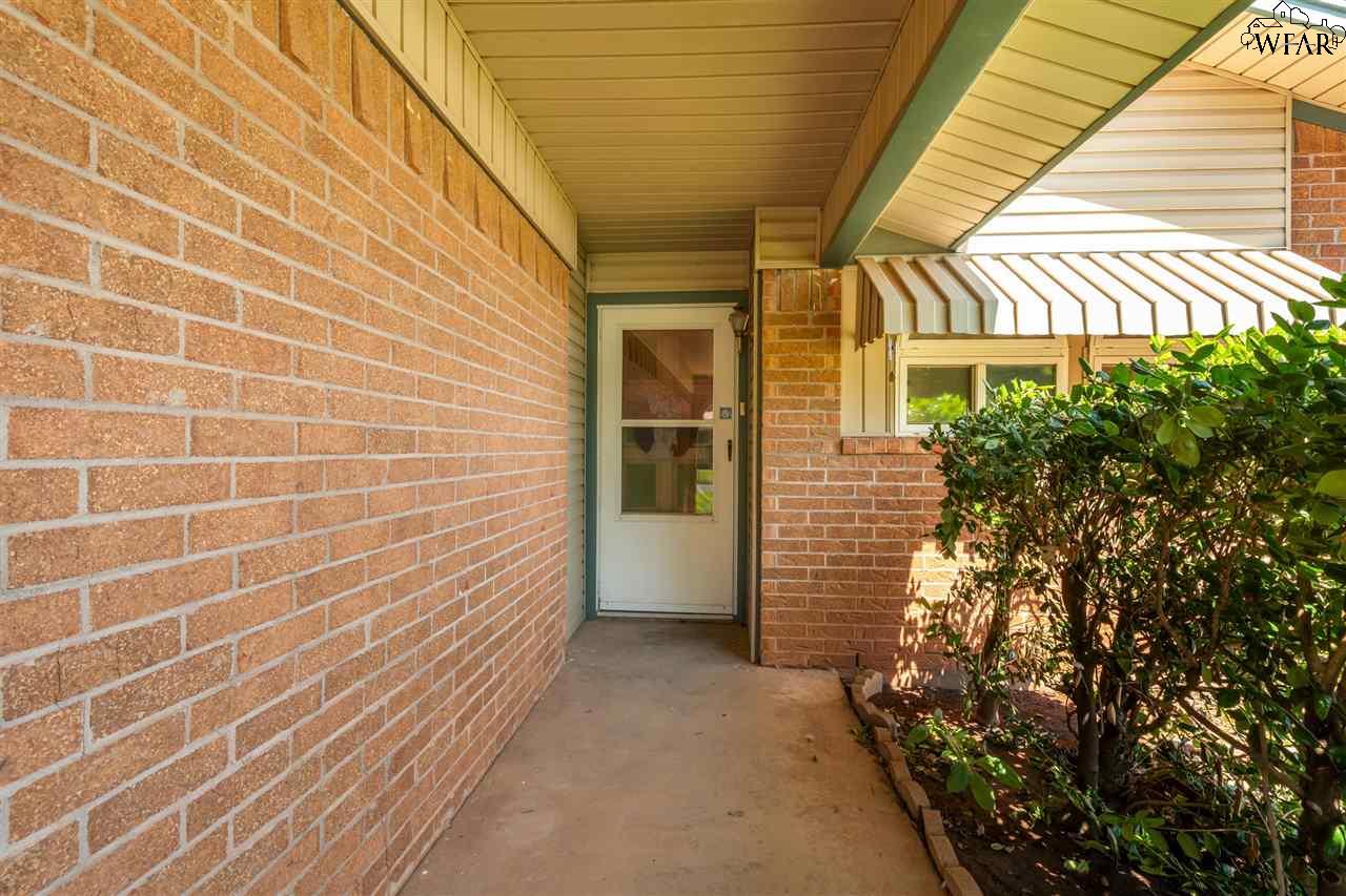 901 Dosia Drive, Iowa Park, Texas image 2