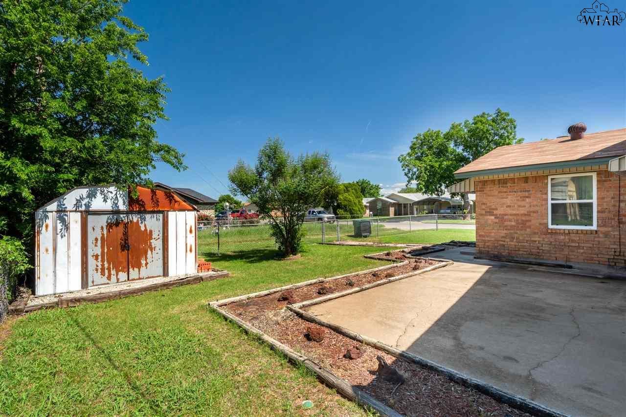 901 Dosia Drive, Iowa Park, Texas image 27