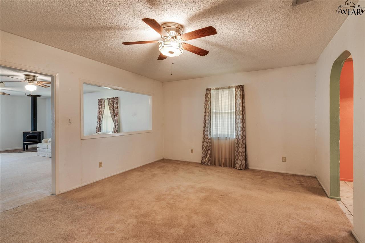 901 Dosia Drive, Iowa Park, Texas image 5