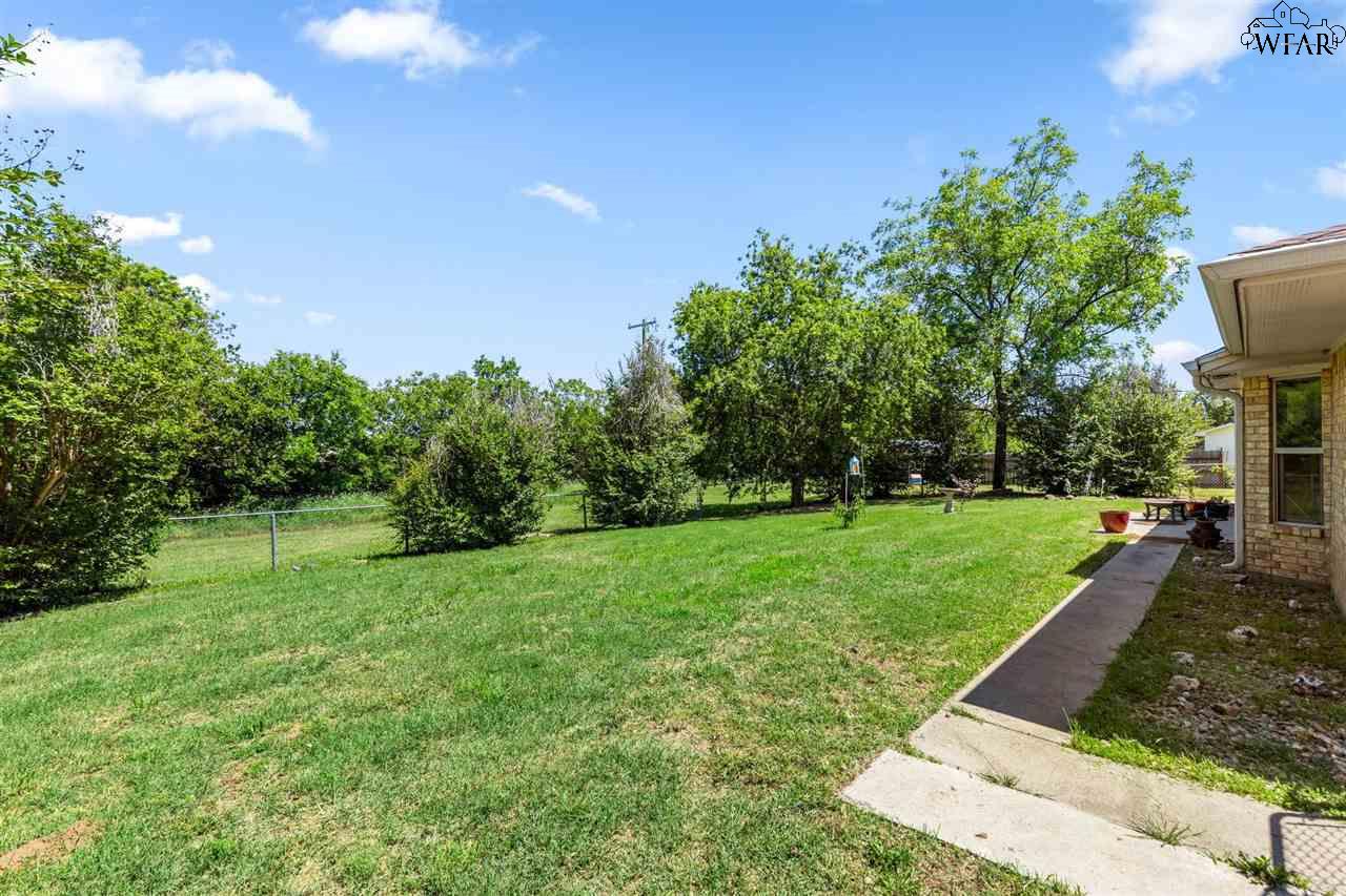 912 S Oak Street, Archer City, Texas image 26