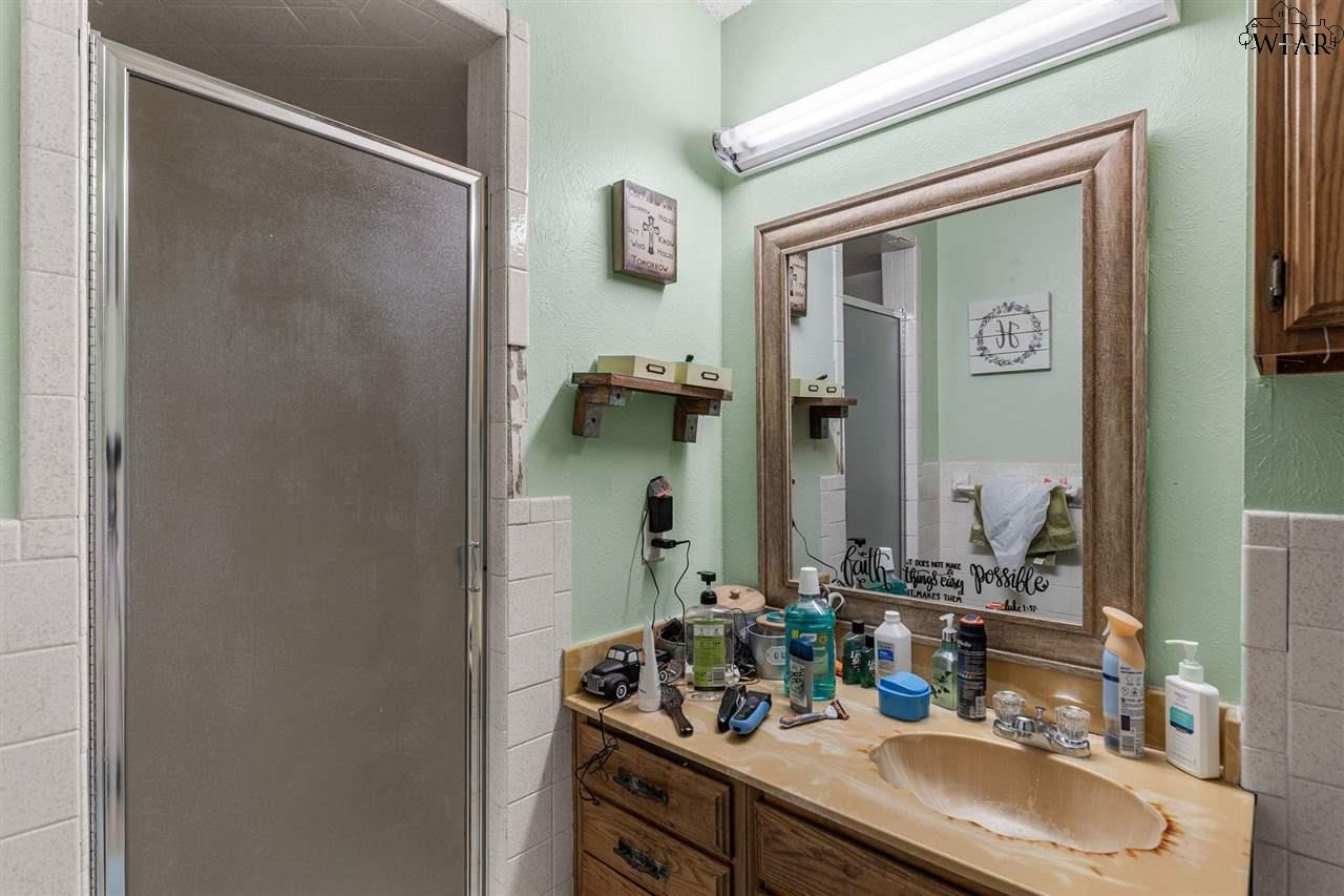 912 S Oak Street, Archer City, Texas image 20