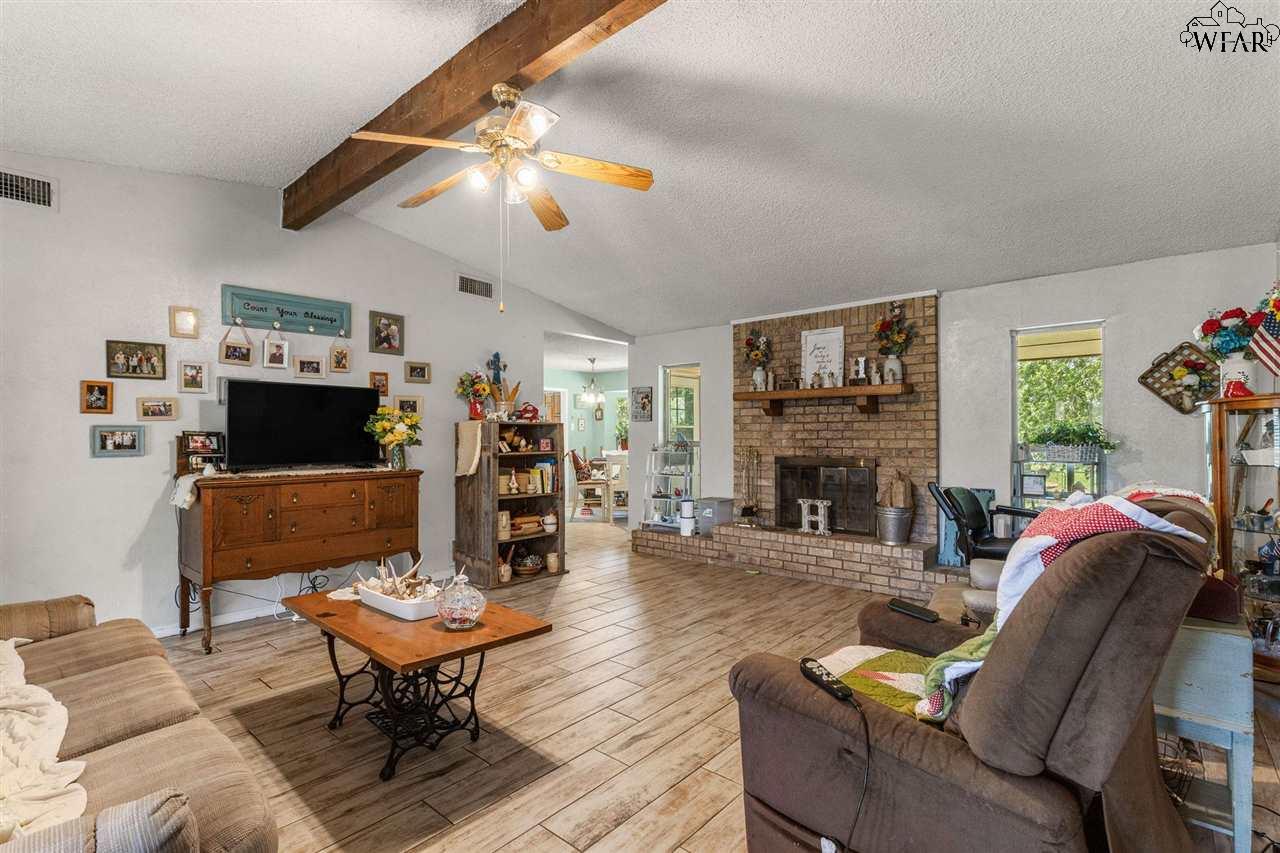 912 S Oak Street, Archer City, Texas image 5
