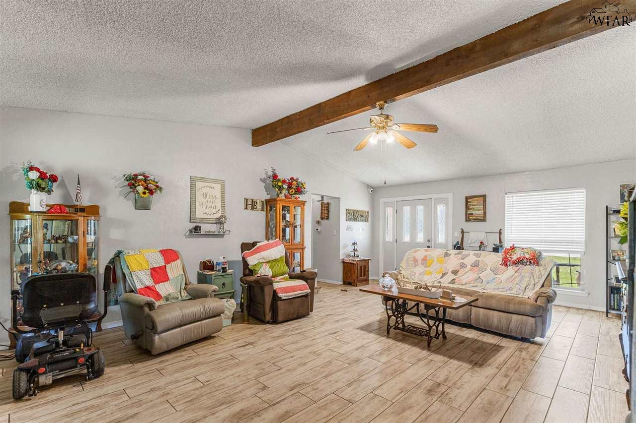 912 S Oak Street, Archer City, Texas image 8