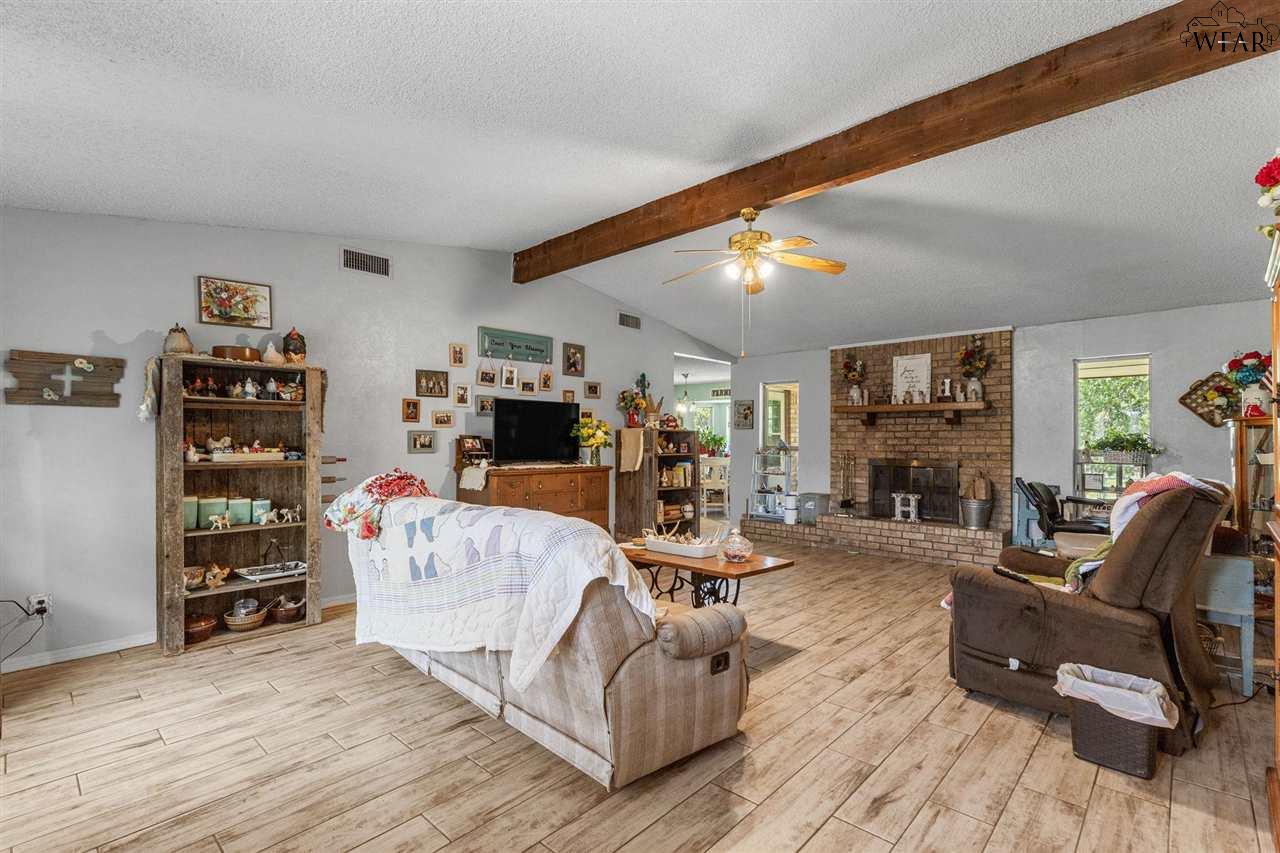 912 S Oak Street, Archer City, Texas image 6