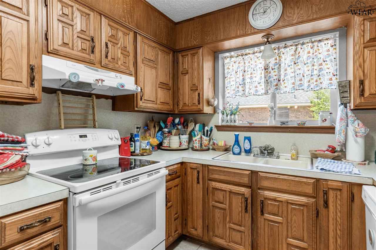 912 S Oak Street, Archer City, Texas image 13