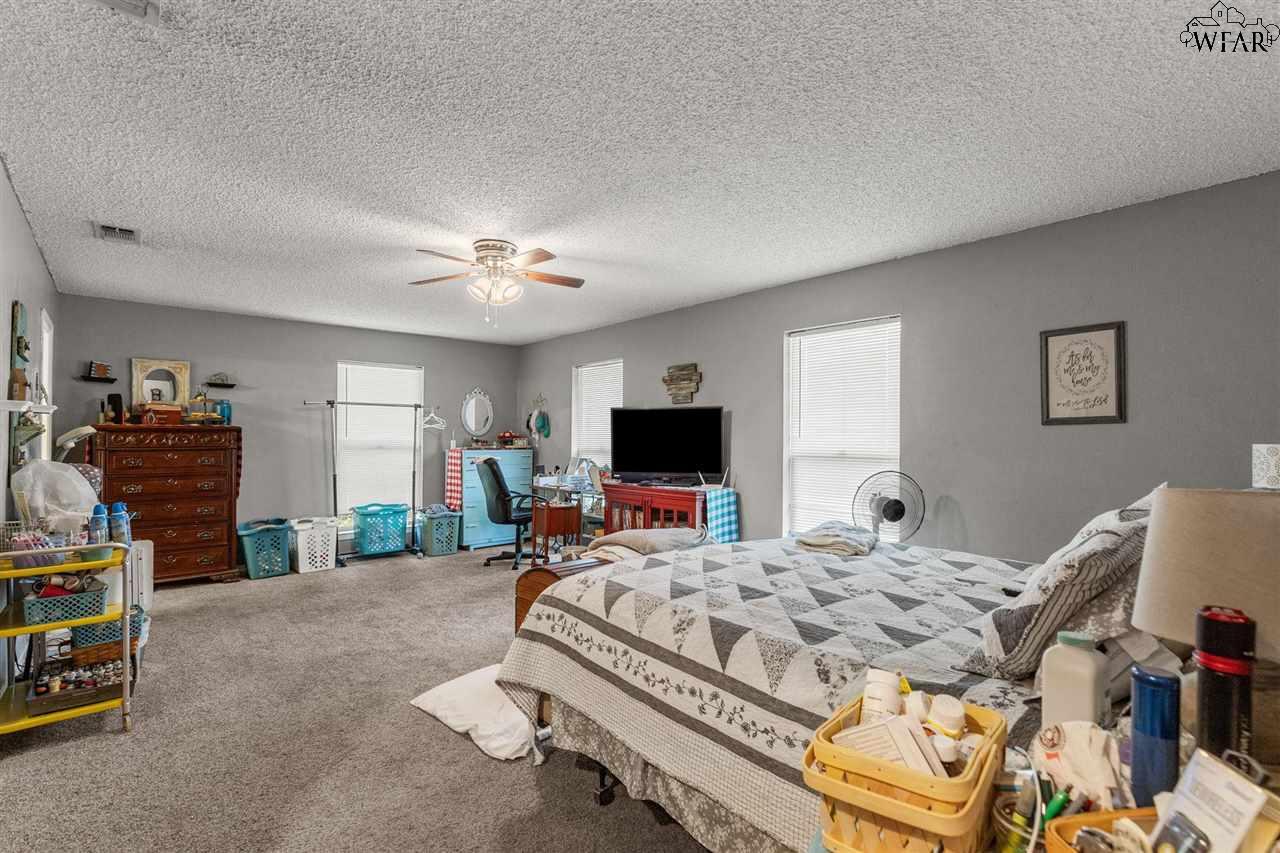 912 S Oak Street, Archer City, Texas image 16