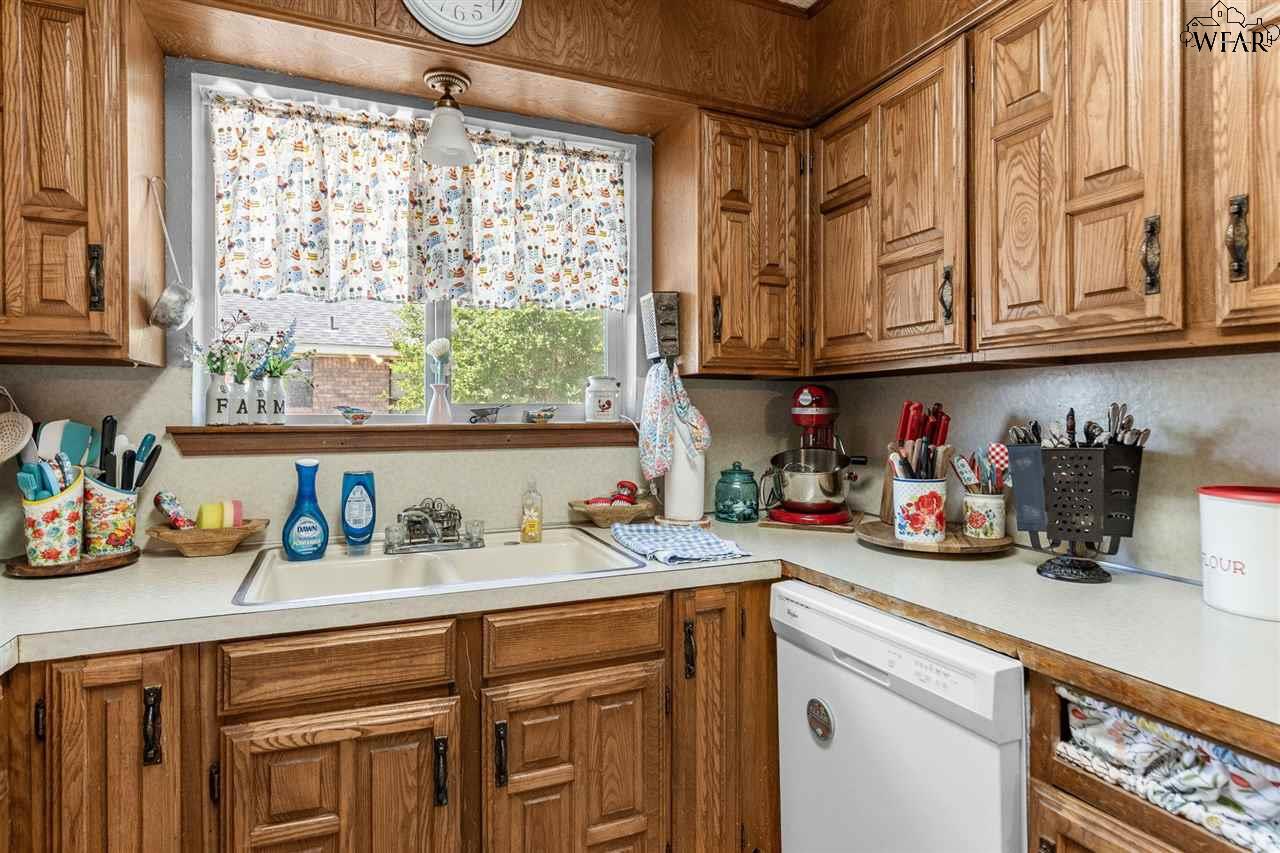 912 S Oak Street, Archer City, Texas image 14