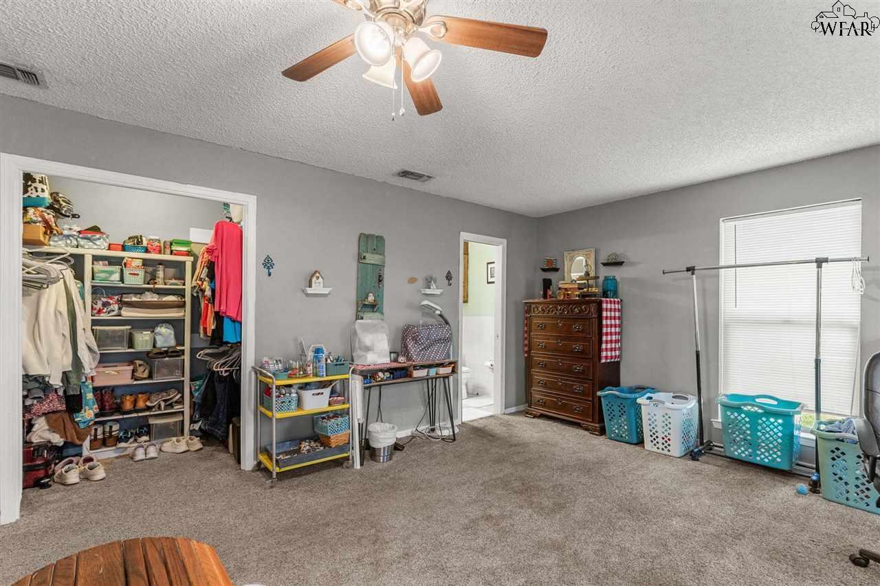 912 S Oak Street, Archer City, Texas image 19