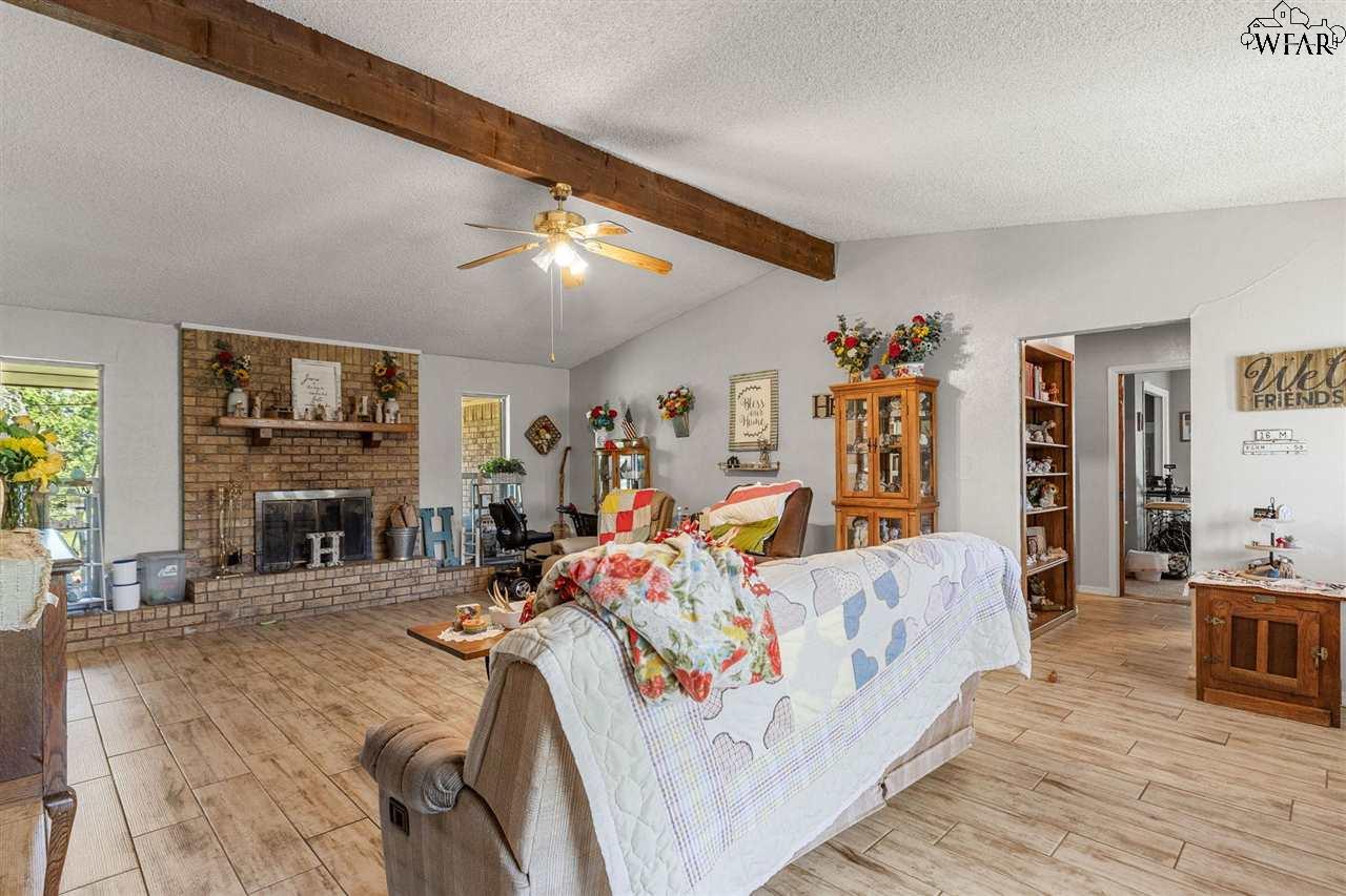 912 S Oak Street, Archer City, Texas image 7