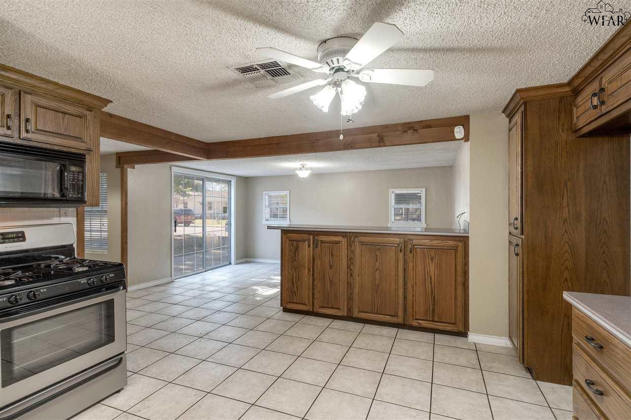 406 S Preston Road, Burkburnett, Texas image 7