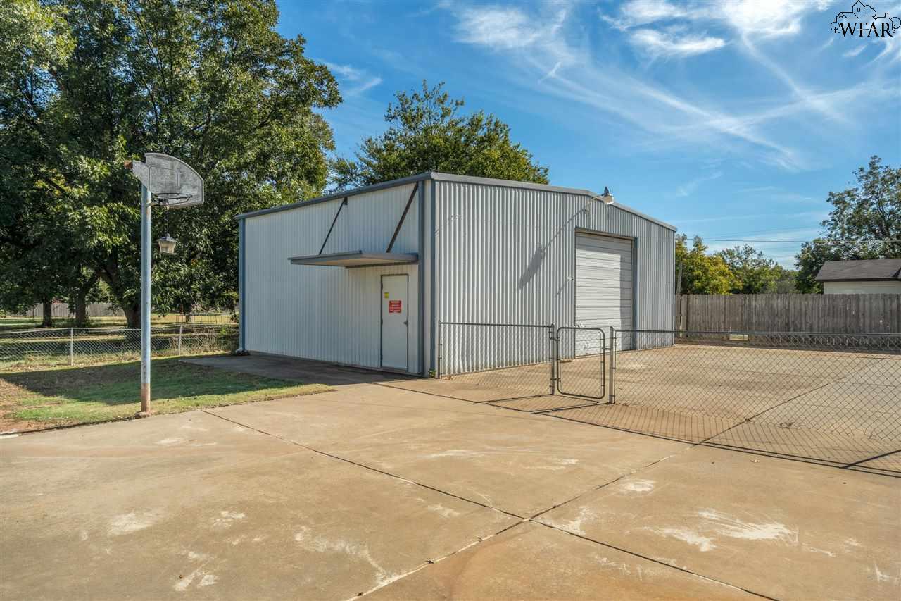 406 S Preston Road, Burkburnett, Texas image 27