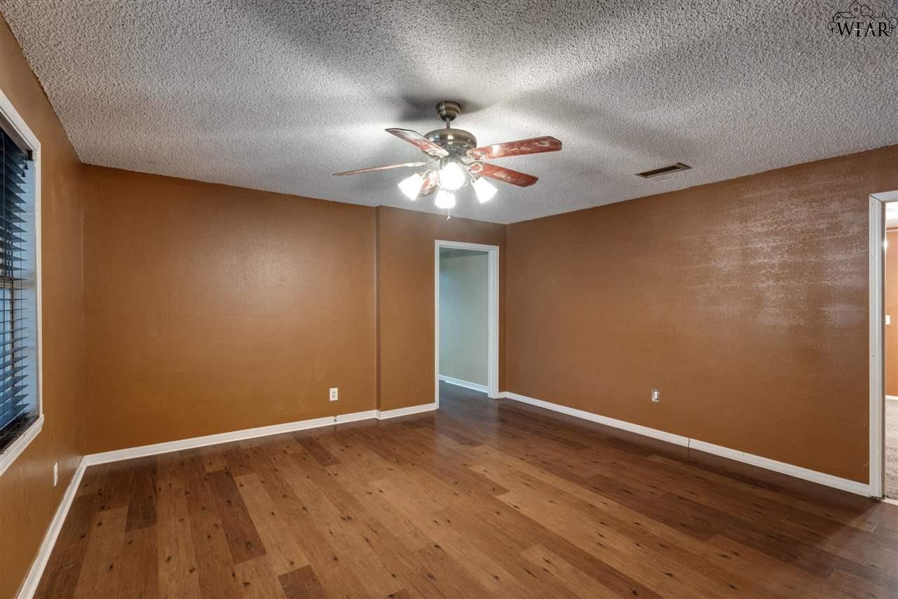 406 S Preston Road, Burkburnett, Texas image 5