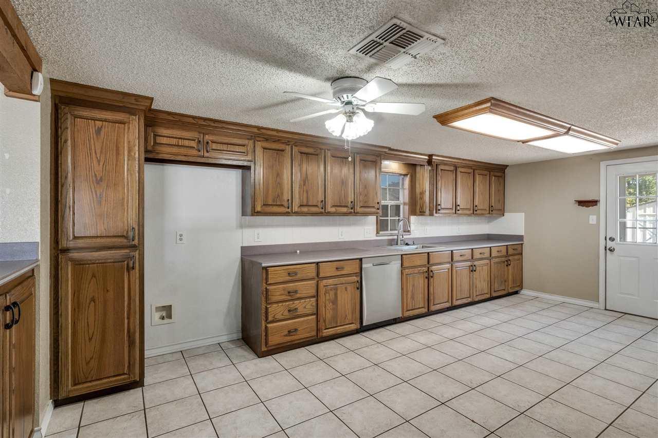 406 S Preston Road, Burkburnett, Texas image 8
