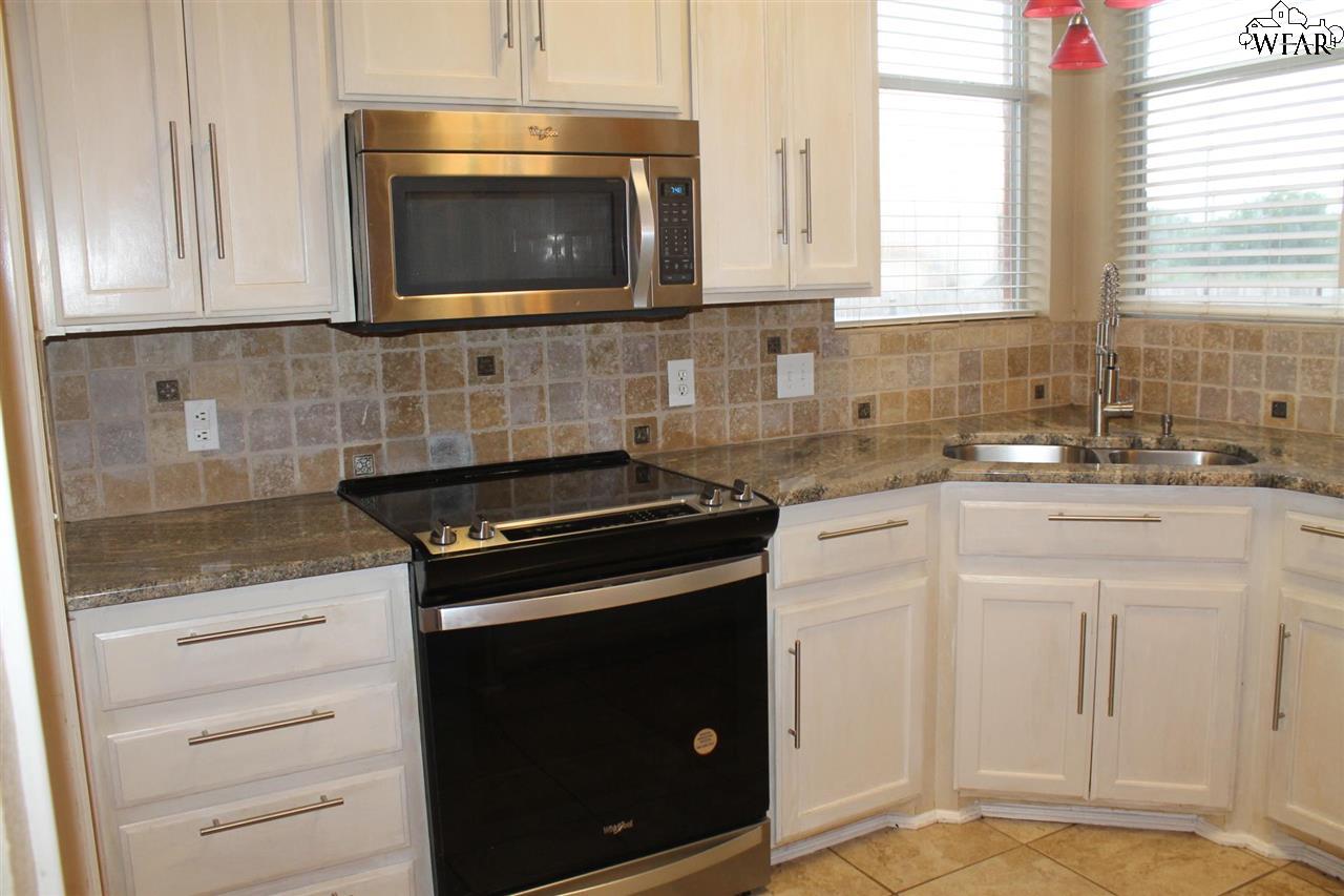 5301 Pepperbush Drive, Wichita Falls, Texas image 9