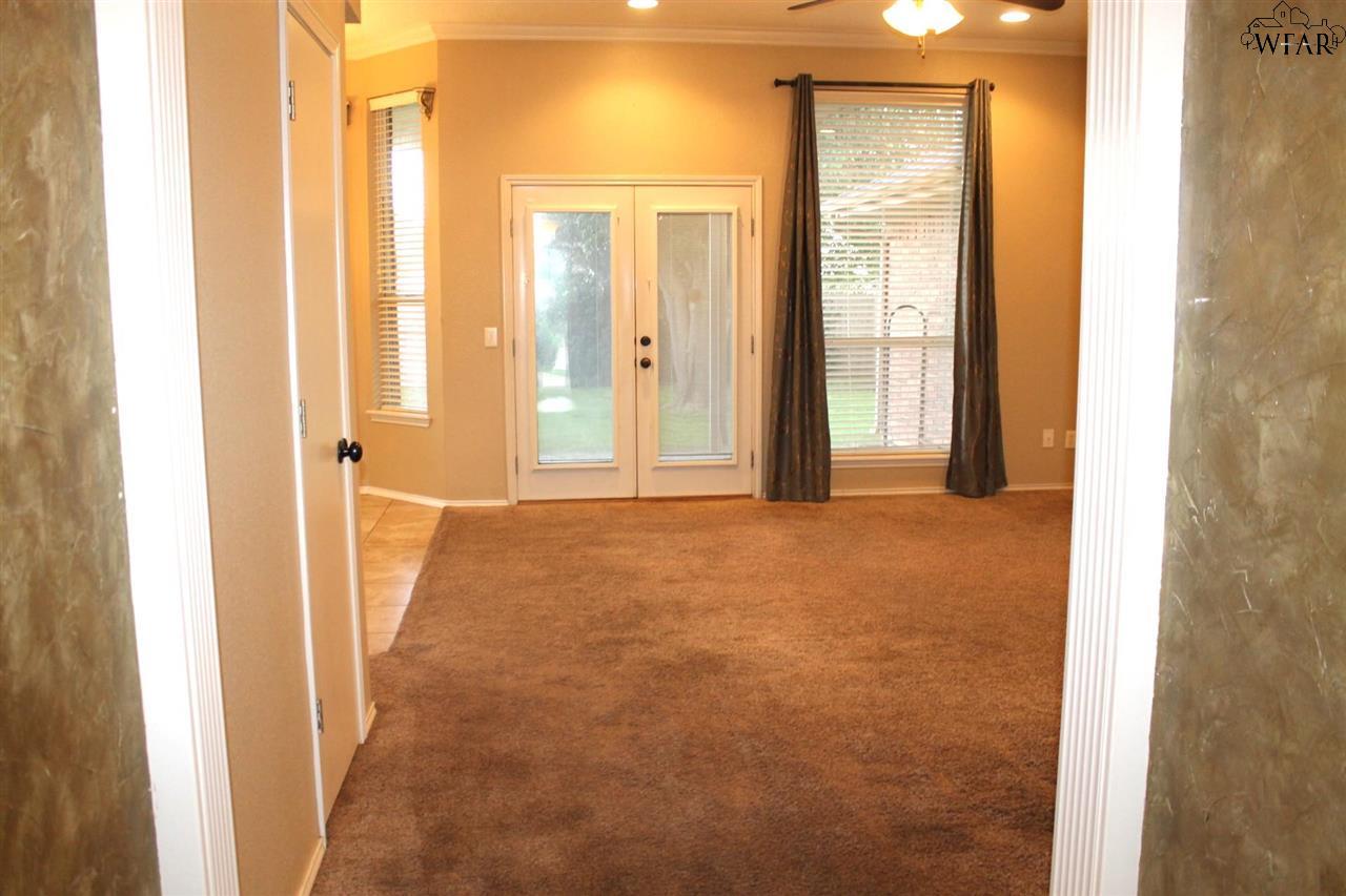 5301 Pepperbush Drive, Wichita Falls, Texas image 2