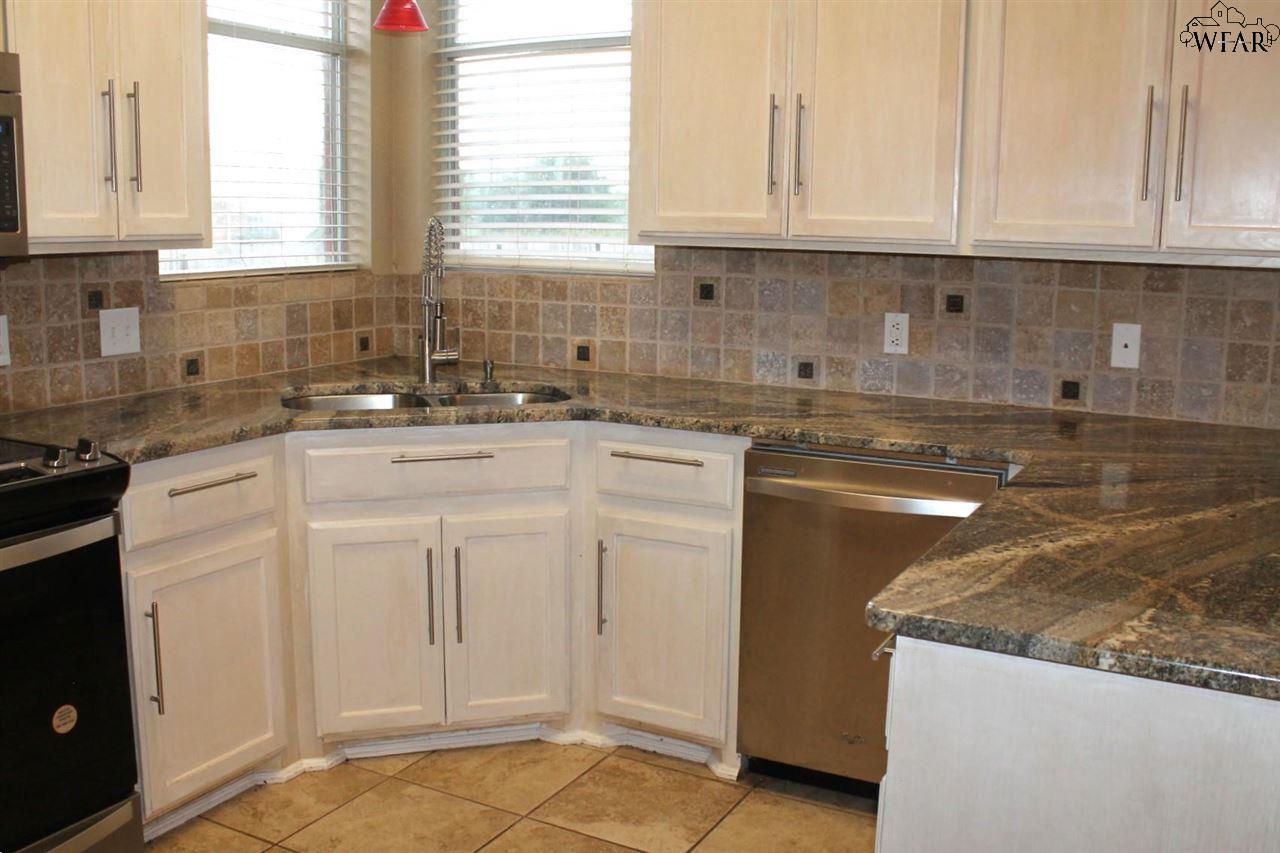 5301 Pepperbush Drive, Wichita Falls, Texas image 7
