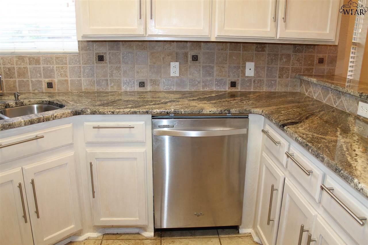 5301 Pepperbush Drive, Wichita Falls, Texas image 8