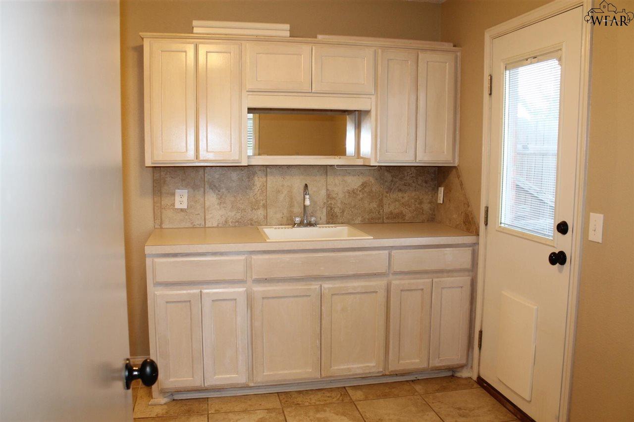 5301 Pepperbush Drive, Wichita Falls, Texas image 12