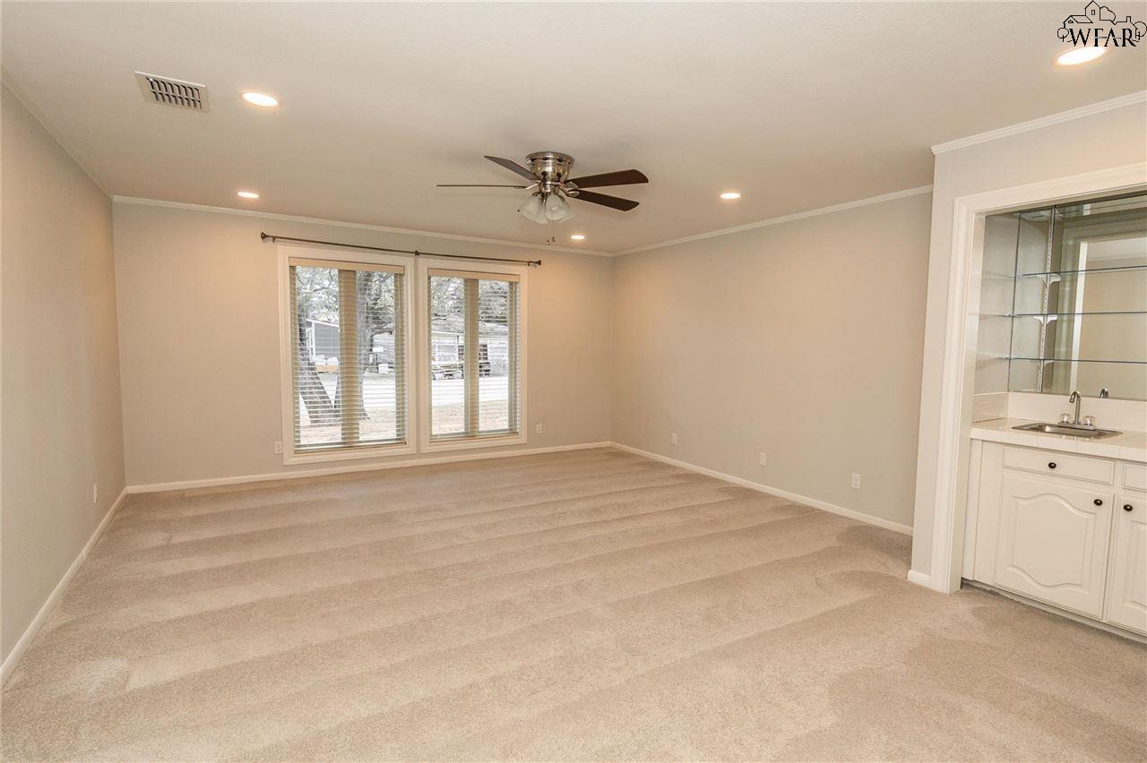 603 W Omega Street, Henrietta, Texas image 8