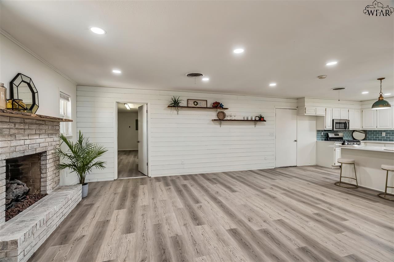 600 S Walnut Street, Holliday, Texas image 13