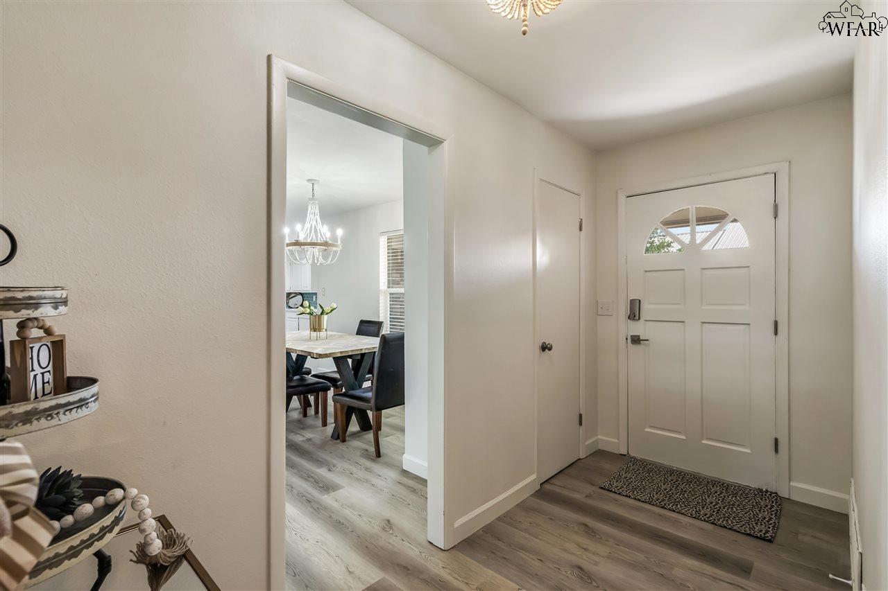 600 S Walnut Street, Holliday, Texas image 3