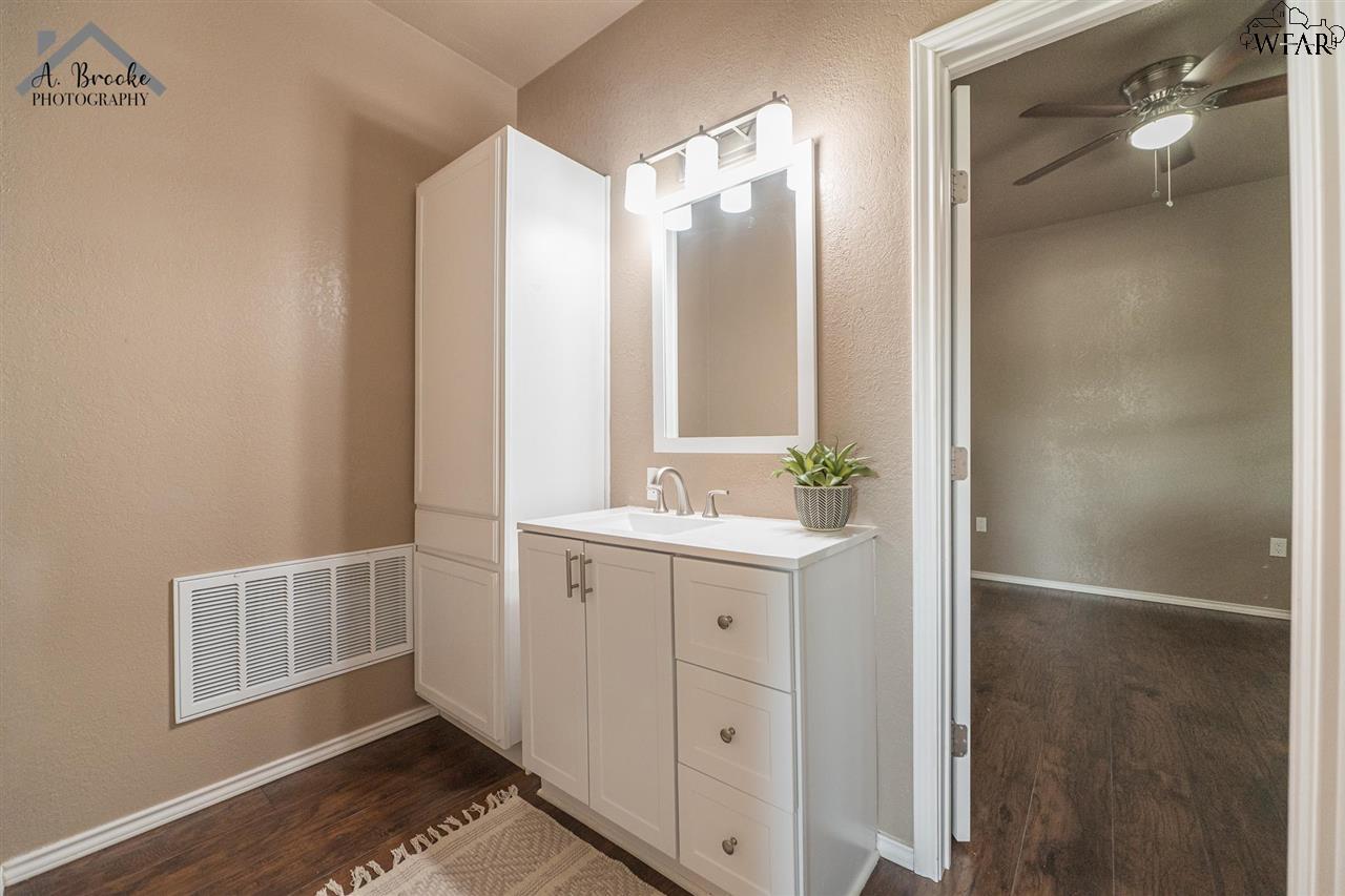 304 E Spring Street, Henrietta, Texas image 12
