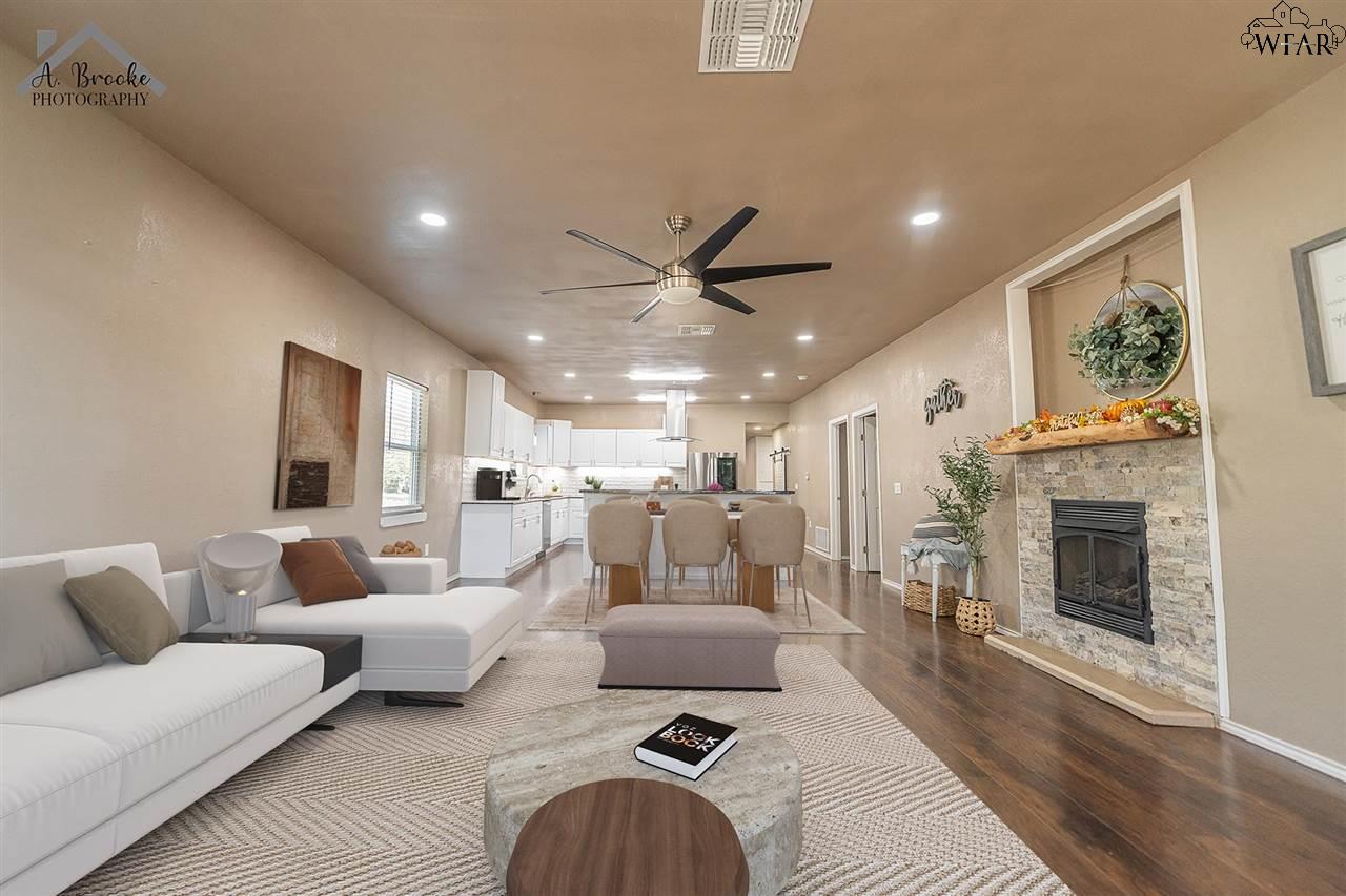 304 E Spring Street, Henrietta, Texas image 2