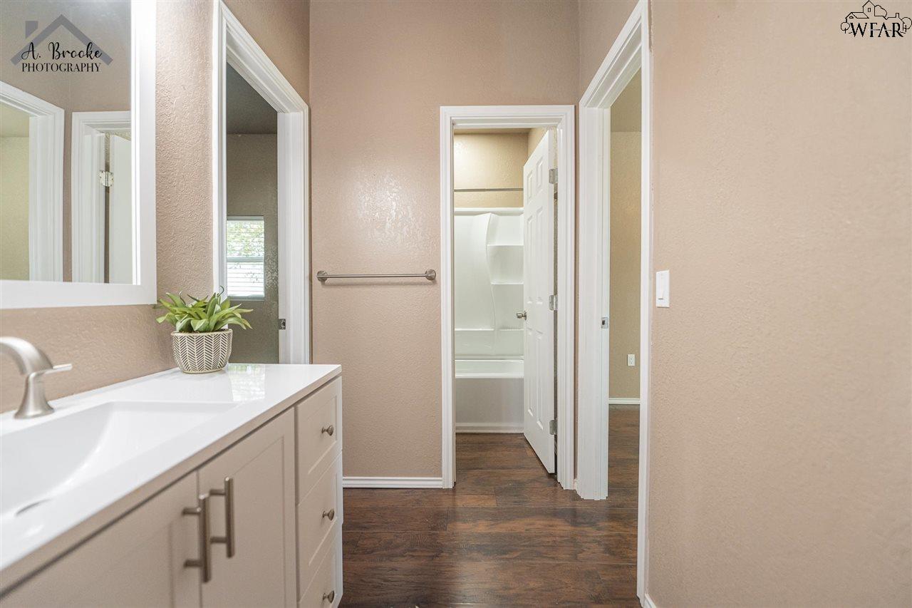 304 E Spring Street, Henrietta, Texas image 13