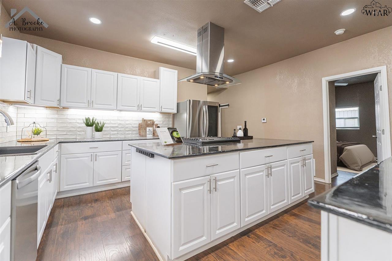 304 E Spring Street, Henrietta, Texas image 1