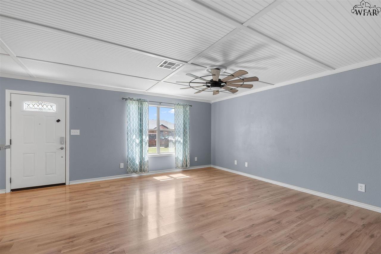 1233 Newman Avenue, Iowa Park, Texas image 7