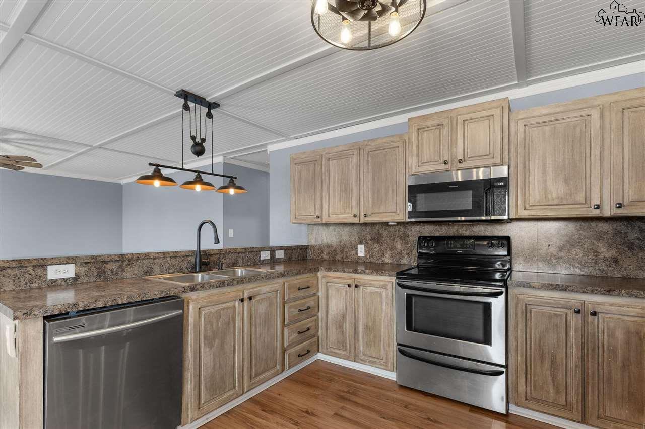 1233 Newman Avenue, Iowa Park, Texas image 13