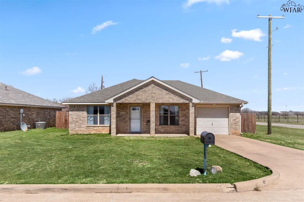 1233 Newman Avenue, Iowa Park, Texas image 1