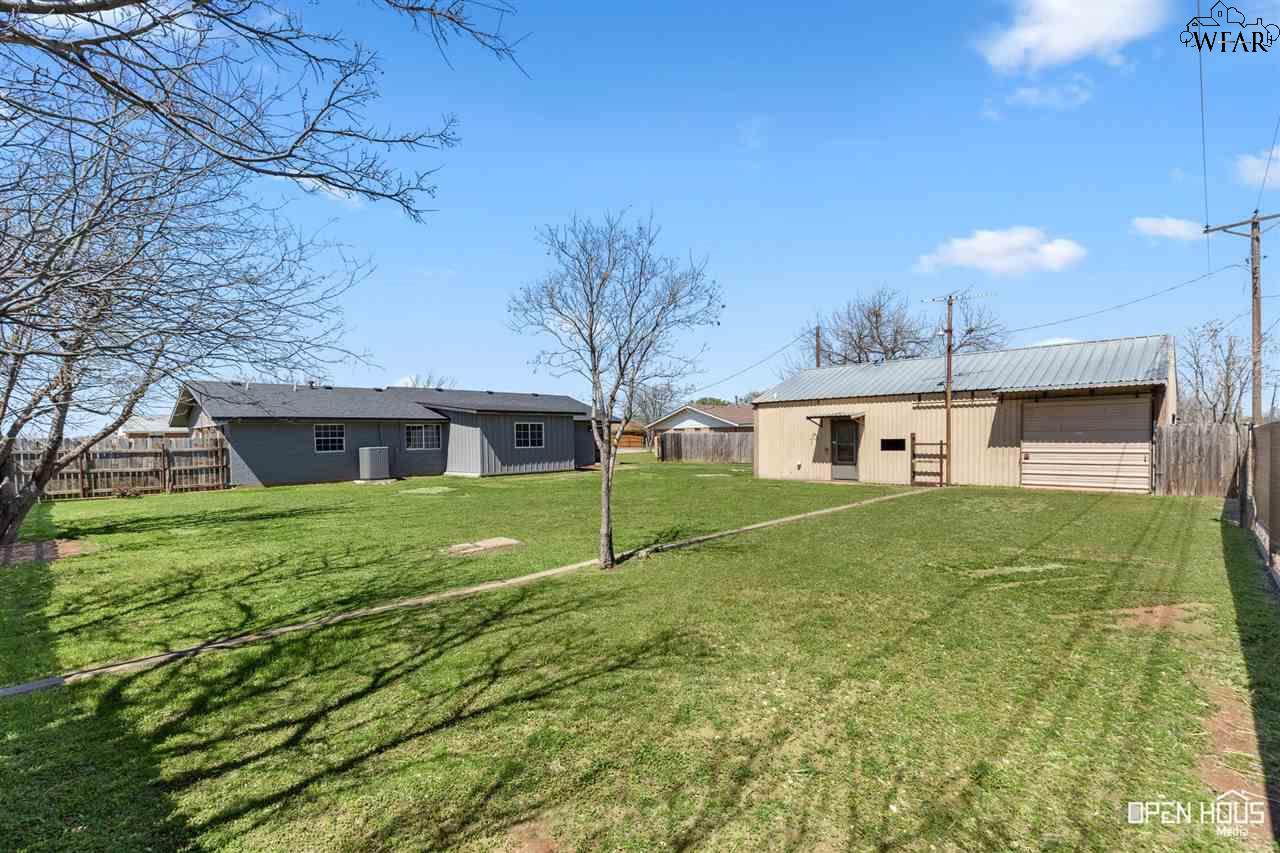 110 S Crescent Drive, Electra, Texas image 27