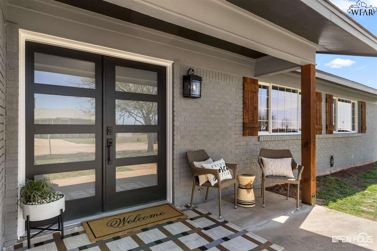 110 S Crescent Drive, Electra, Texas image 2
