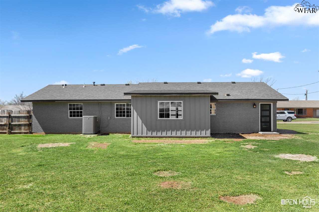 110 S Crescent Drive, Electra, Texas image 28