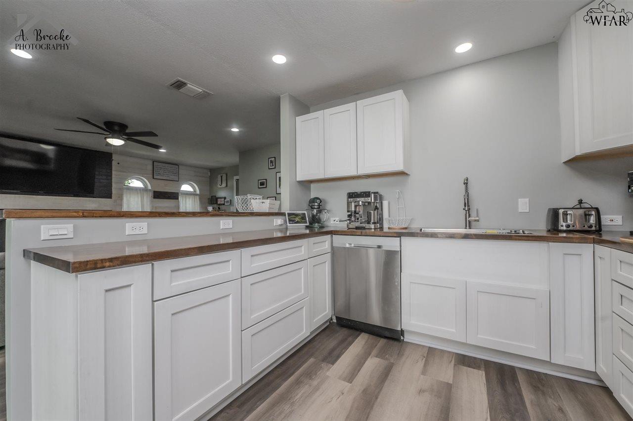 2106 E Crafton Street, Henrietta, Texas image 11