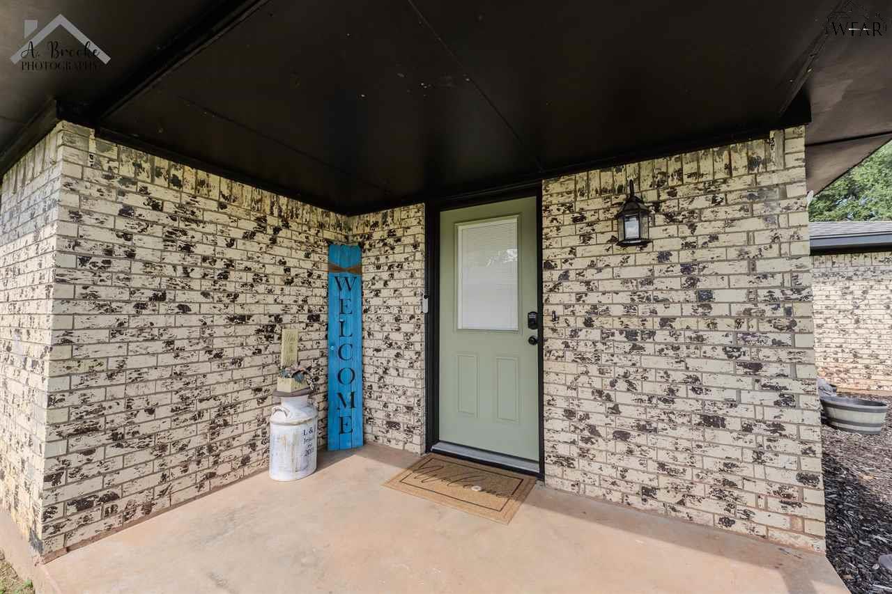 2106 E Crafton Street, Henrietta, Texas image 4