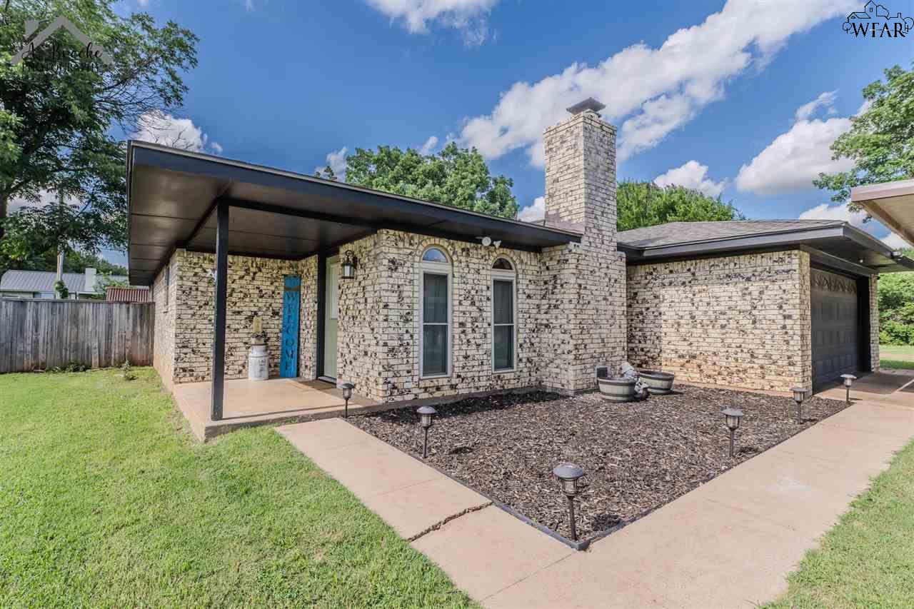 2106 E Crafton Street, Henrietta, Texas image 3