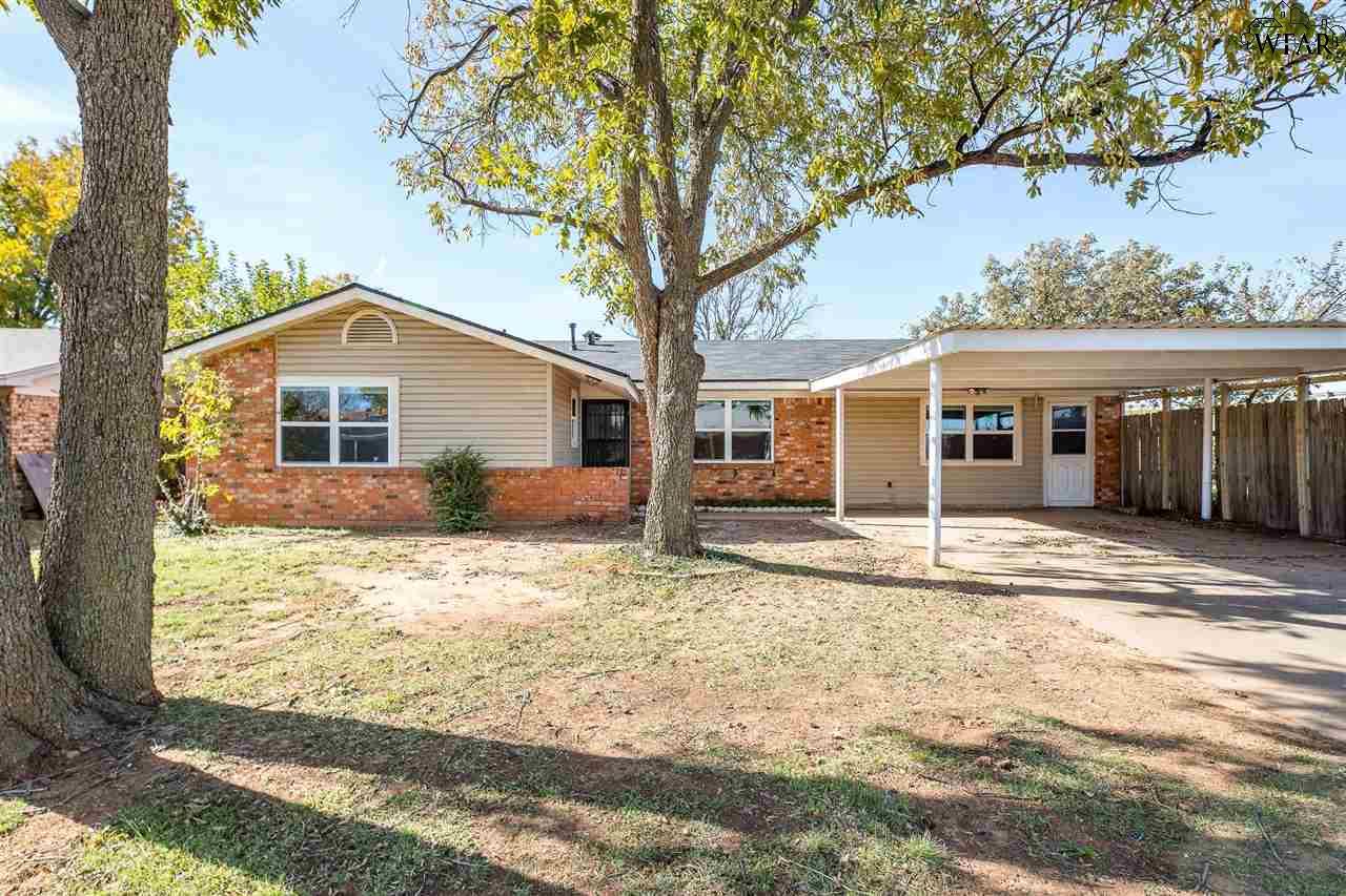 1133 W Louisa Avenue, Iowa Park, Texas image 1