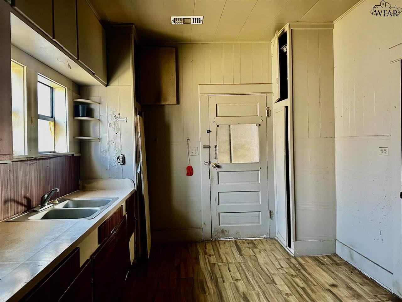 608 N Electra Street, Electra, Texas image 3