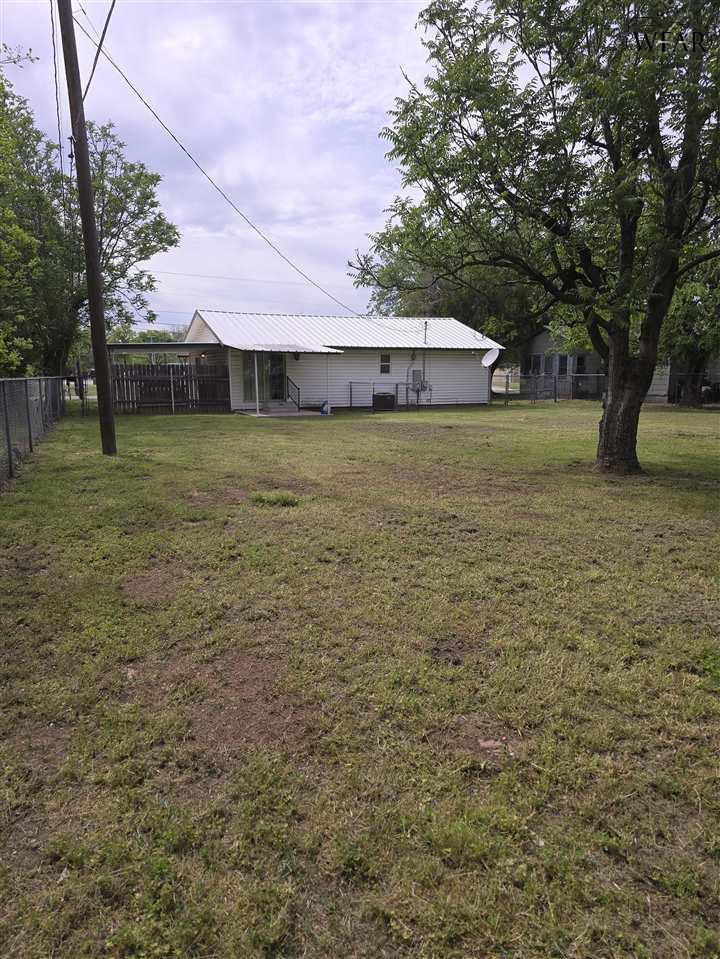 634 S Berry Street, Burkburnett, Pennsylvania image 4