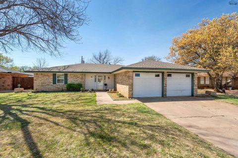Homes For Sale - 5 Fawnwood Court<br/> Wichita Falls, TX 76310