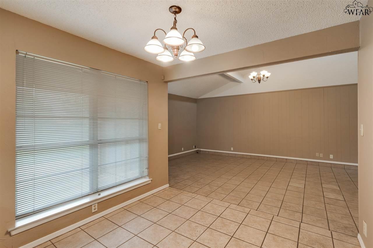 1702 Meadowcliff Drive, Wichita Falls, Texas image 11