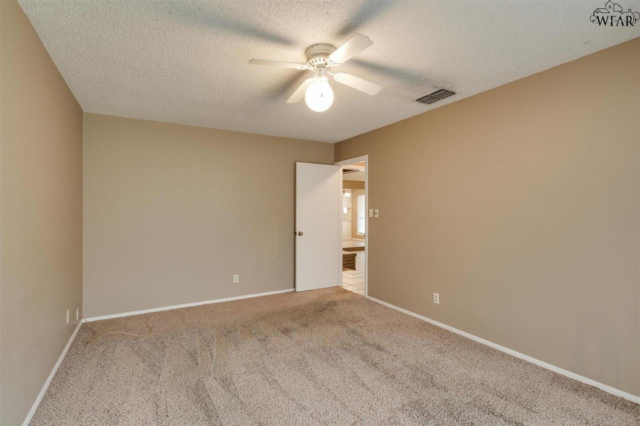 1702 Meadowcliff Drive, Wichita Falls, Texas image 17