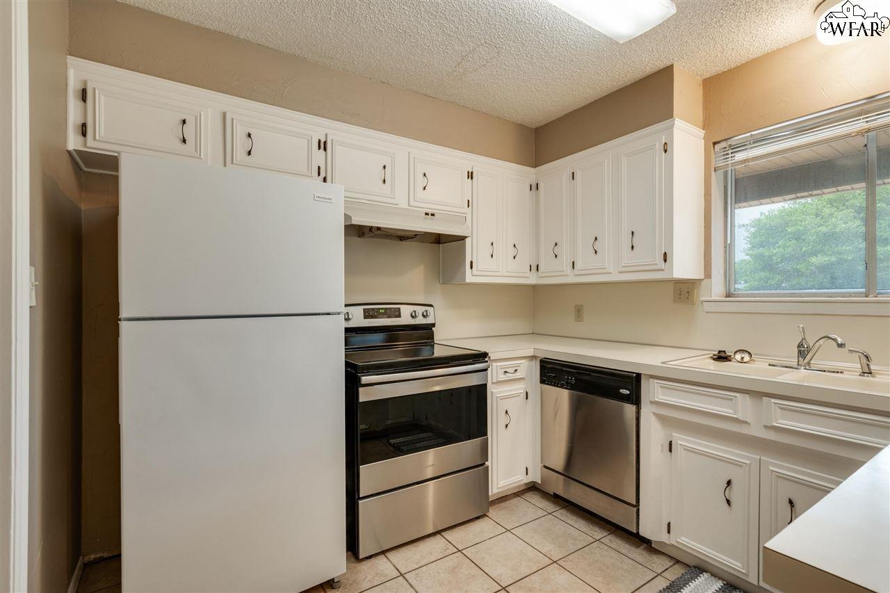 1702 Meadowcliff Drive, Wichita Falls, Texas image 12
