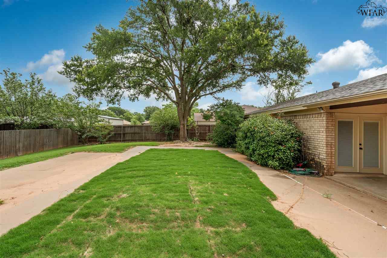 1702 Meadowcliff Drive, Wichita Falls, Texas image 15