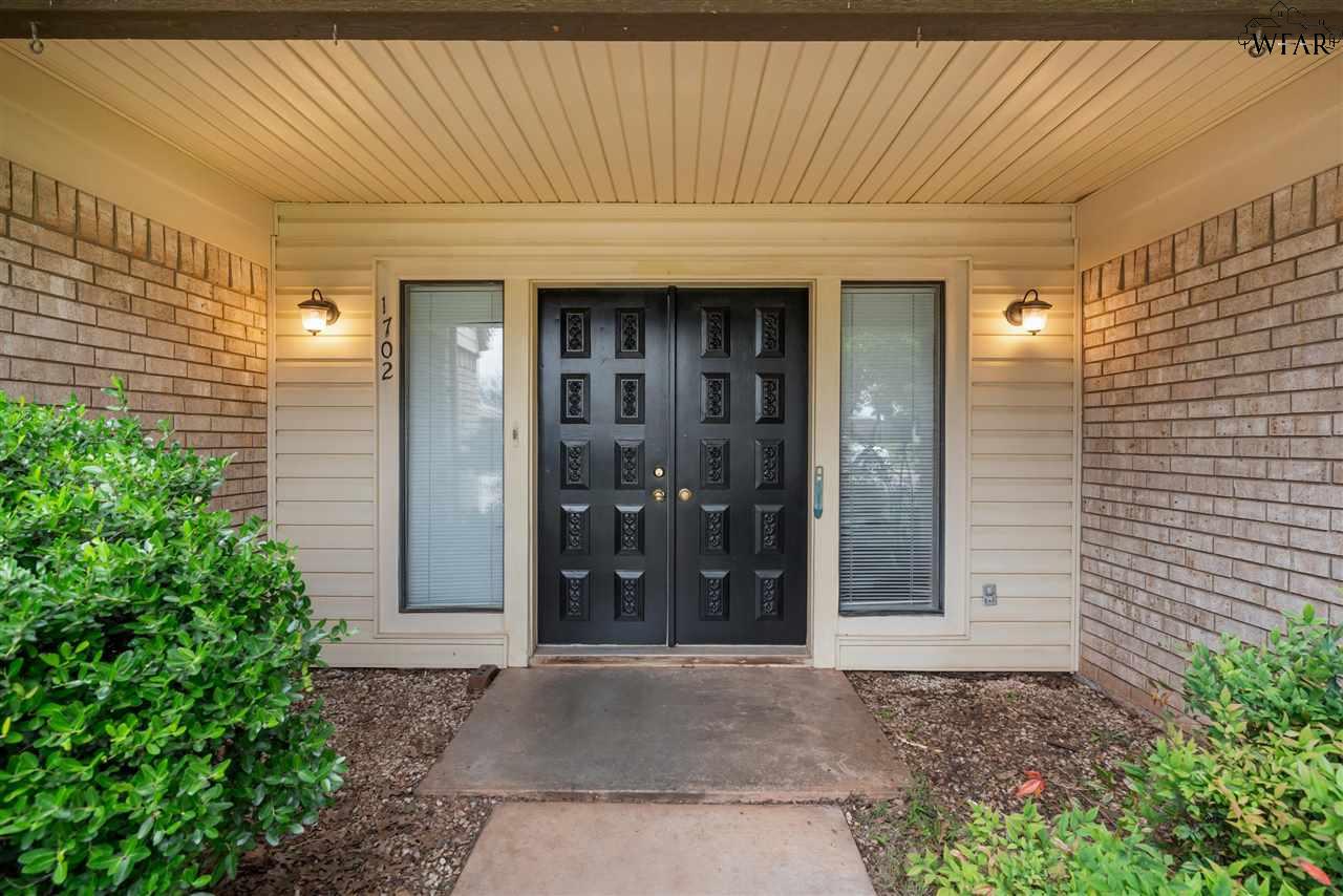1702 Meadowcliff Drive, Wichita Falls, Texas image 3