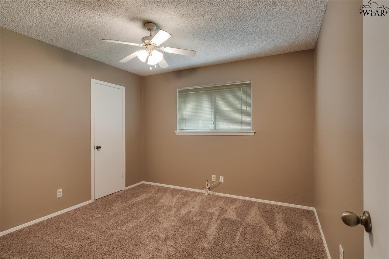 1702 Meadowcliff Drive, Wichita Falls, Texas image 24